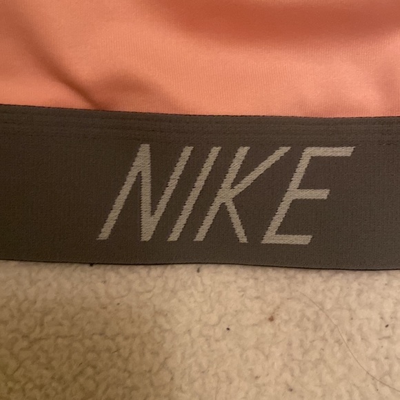 Coral Nike Women's fashion sports bra, worn/washed only once, removable padding - Picture 2 of 7